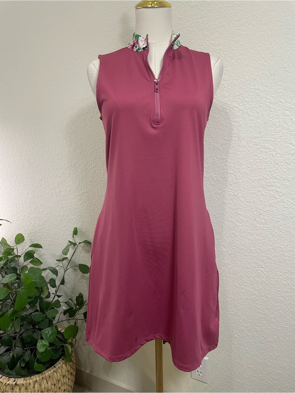Tommy Bahama Golf Pink Sleeveless Zip Dress Pockets | Size Small